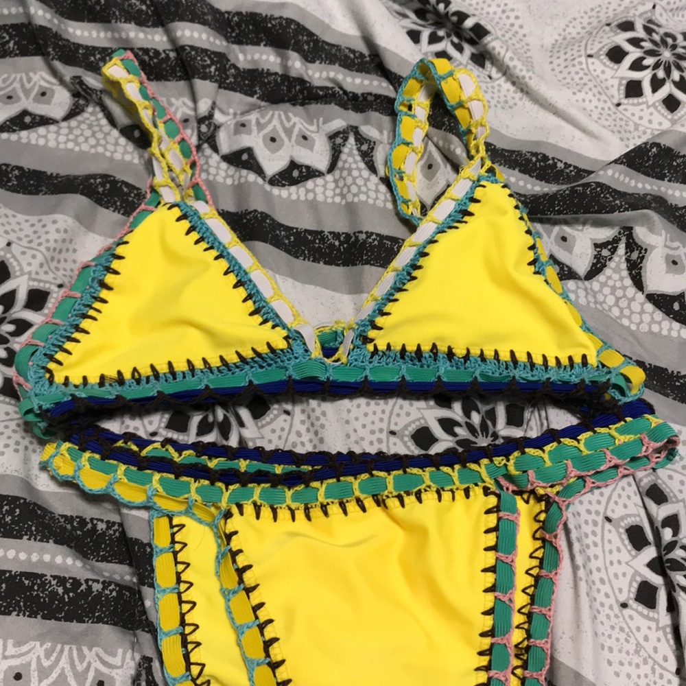 Bikini - Picture 2 of 2